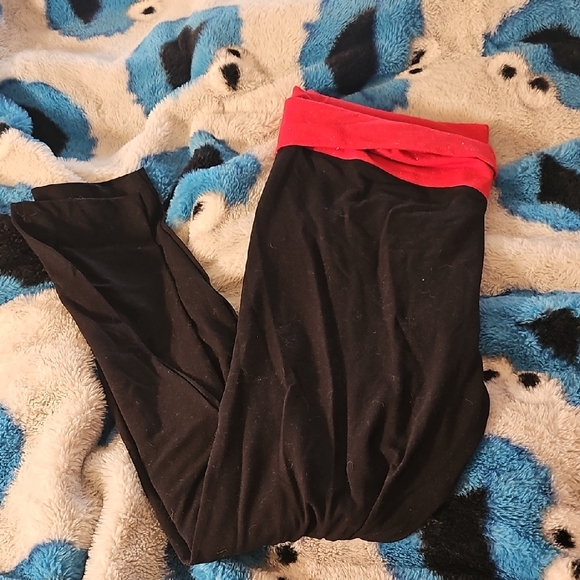 PINK Victoria's Secret Pants - PINK Red & Blaxk Leggings Size XL